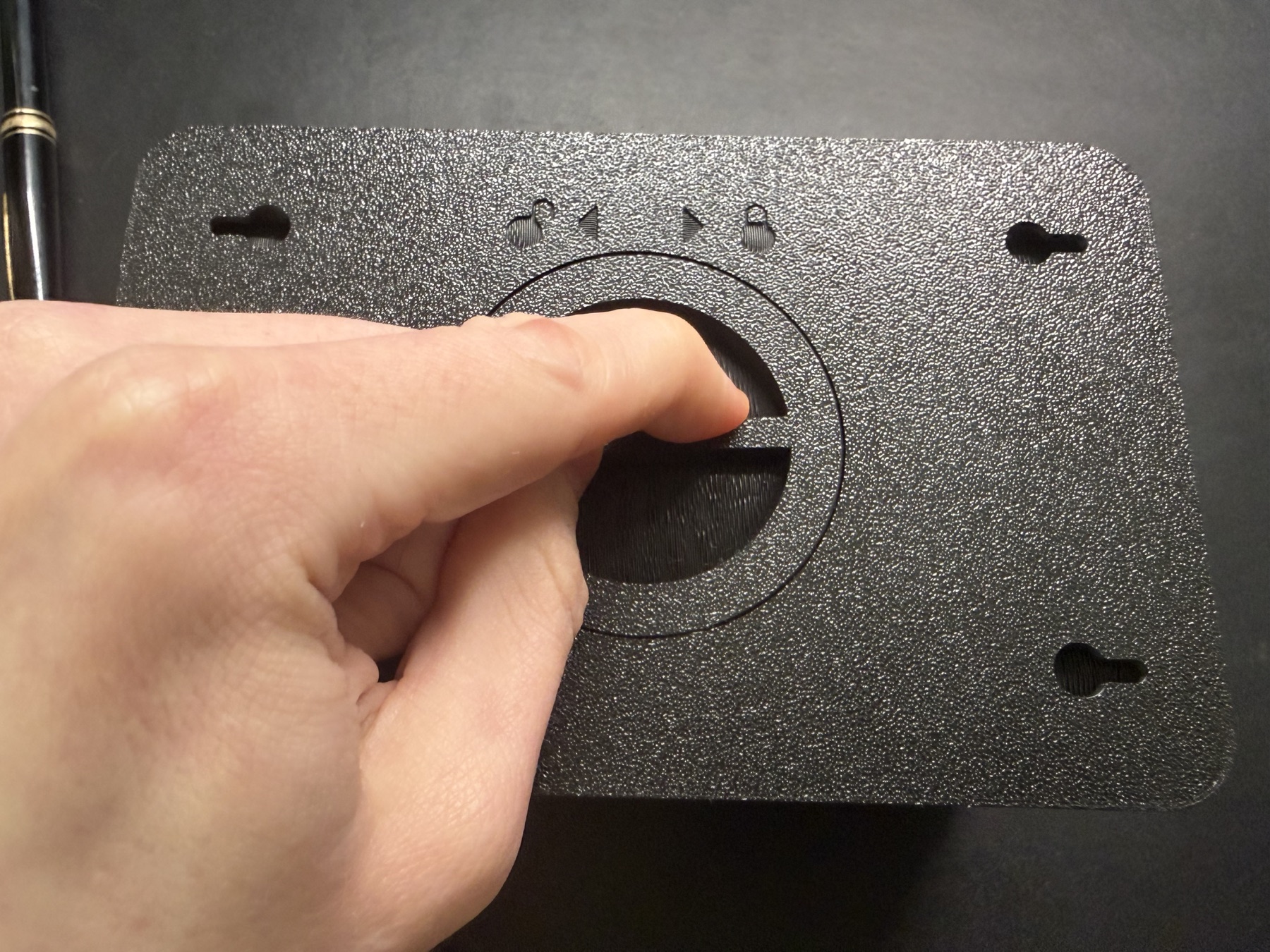 The underside locking dial being turned to secure the jig in the case.